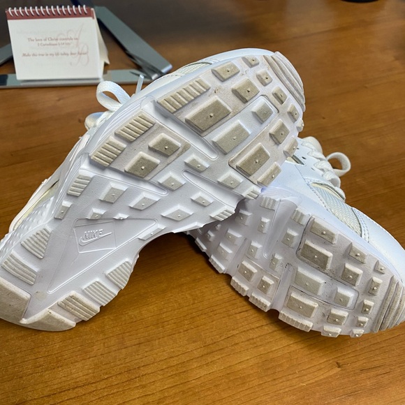 Nine haurrache run sz 5 pure platinum & white. - Picture 4 of 5